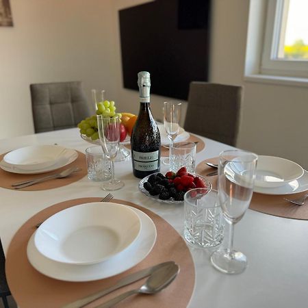 Byt Apartman 74M2 Vyhled Klid Priroda Прага Екстер'єр фото