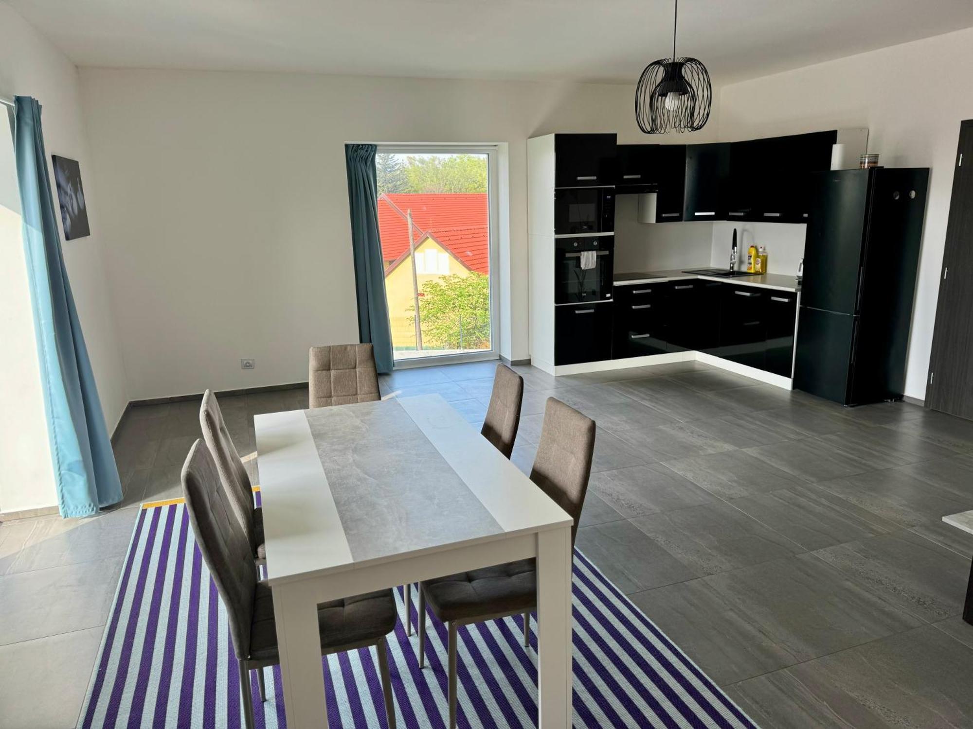 Byt Apartman 74M2 Vyhled Klid Priroda Прага Екстер'єр фото