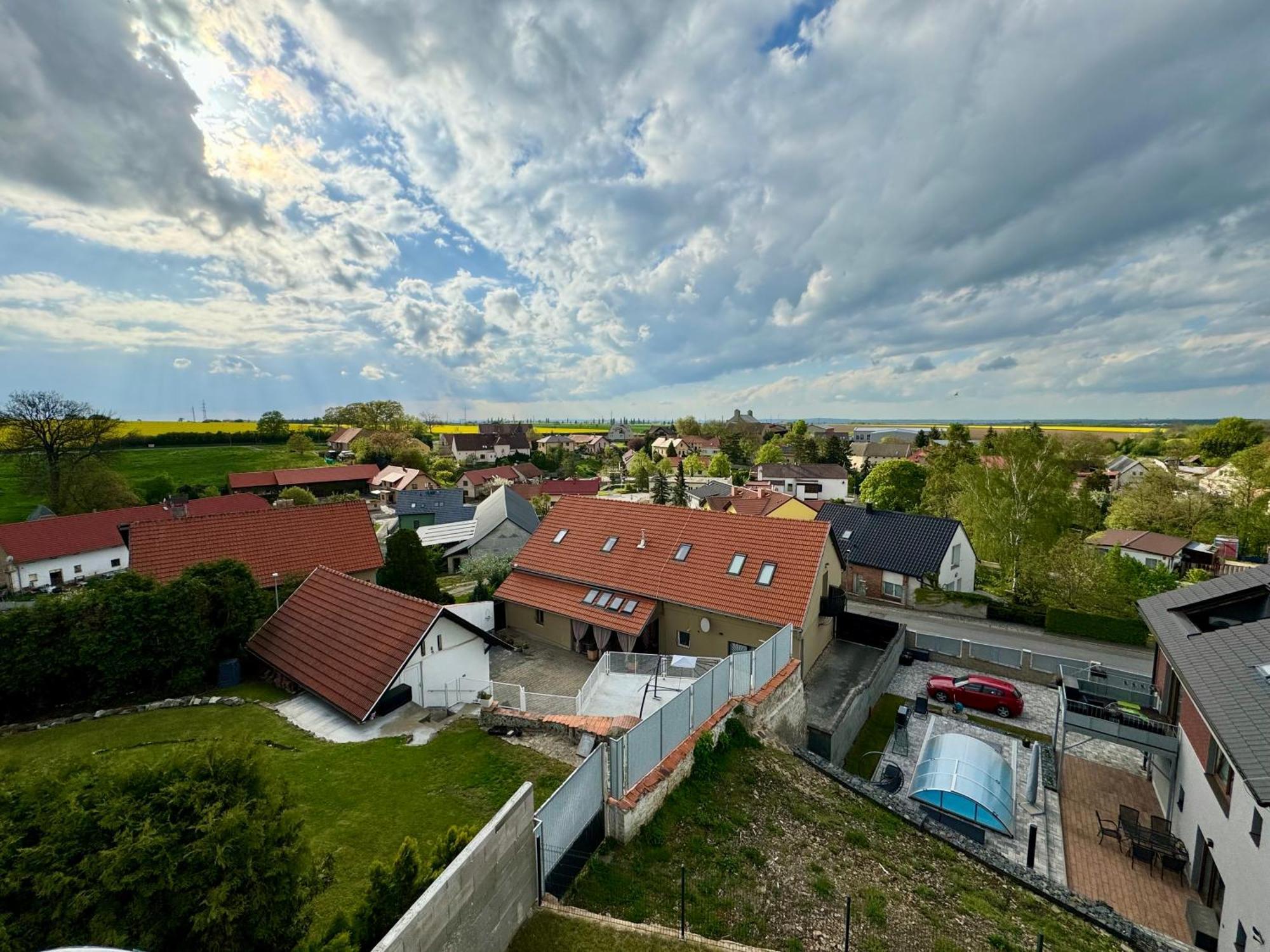 Byt Apartman 74M2 Vyhled Klid Priroda Прага Екстер'єр фото