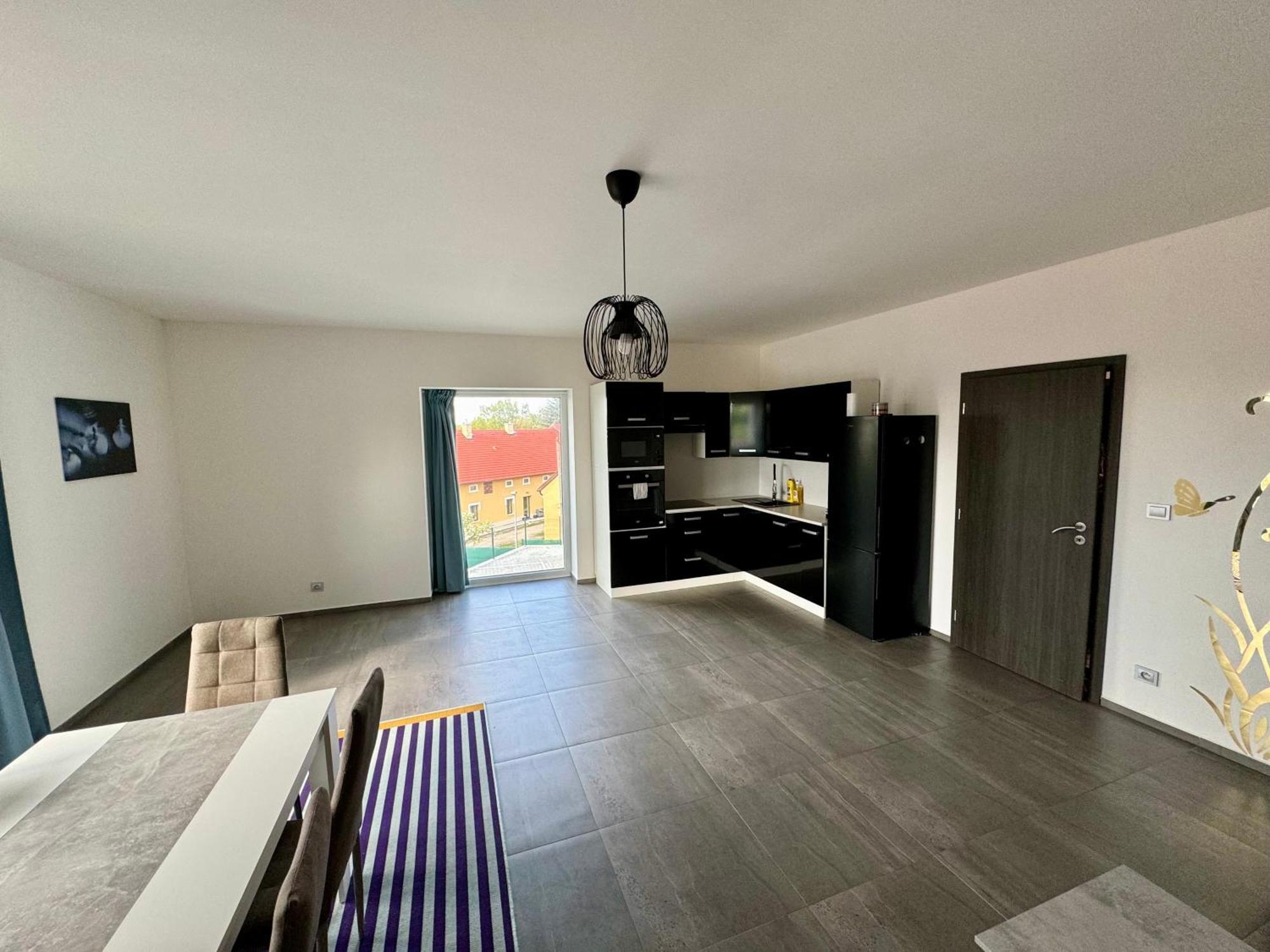 Byt Apartman 74M2 Vyhled Klid Priroda Прага Екстер'єр фото