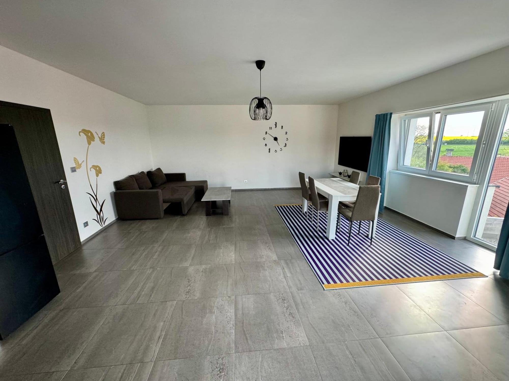 Byt Apartman 74M2 Vyhled Klid Priroda Прага Екстер'єр фото